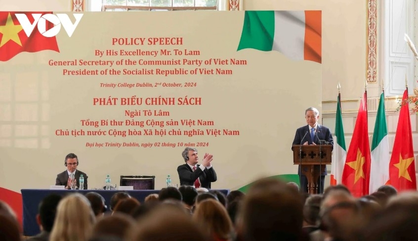 Top Vietnamese leader delivers speech at Trinity College Dublin